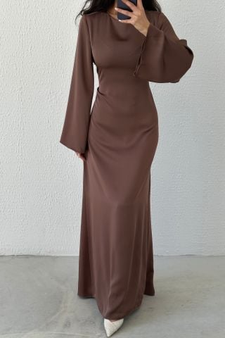 Arkadan Bağlama Detaylı Basic Saten Tesettür Abiye Kahve
