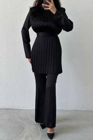 Zarif İkili: Üstü Piliseli  Pantolonlu Saten Tesettür Takım Siyah