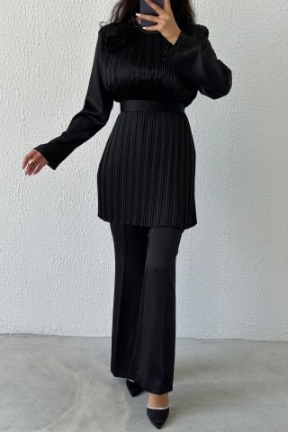 Zarif İkili: Üstü Piliseli  Pantolonlu Saten Tesettür Takım Siyah