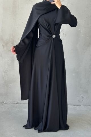 Akıcı Kumaş Ve Broş Detaylı Saten Tesettür Abiye Siyah