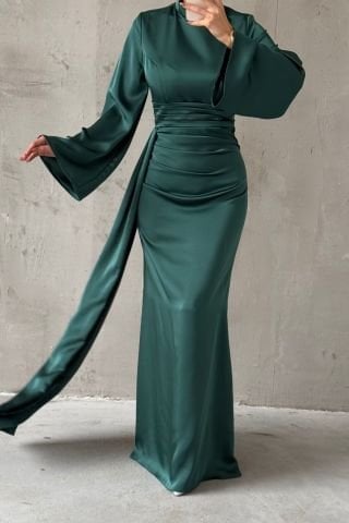 Kuyruk Detaylı Saten Tesettür Abiye Yeşil