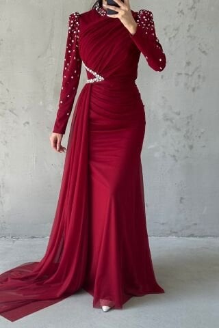 Eşsiz Süslemeli Kuyruklu Tesettür Abiye Bordo