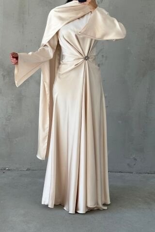 Akıcı Kumaş Ve Broş Detaylı Saten Tesettür Abiye Taş