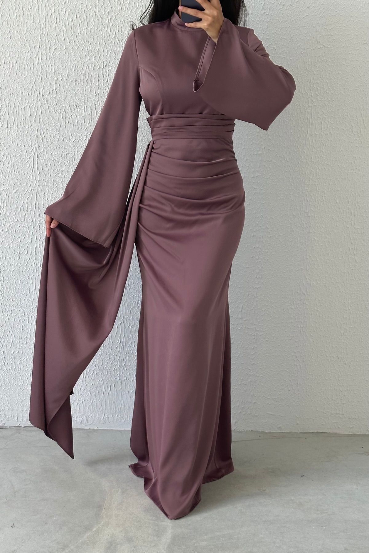 Kuyruk Detaylı Saten Tesettür Abiye Vizon