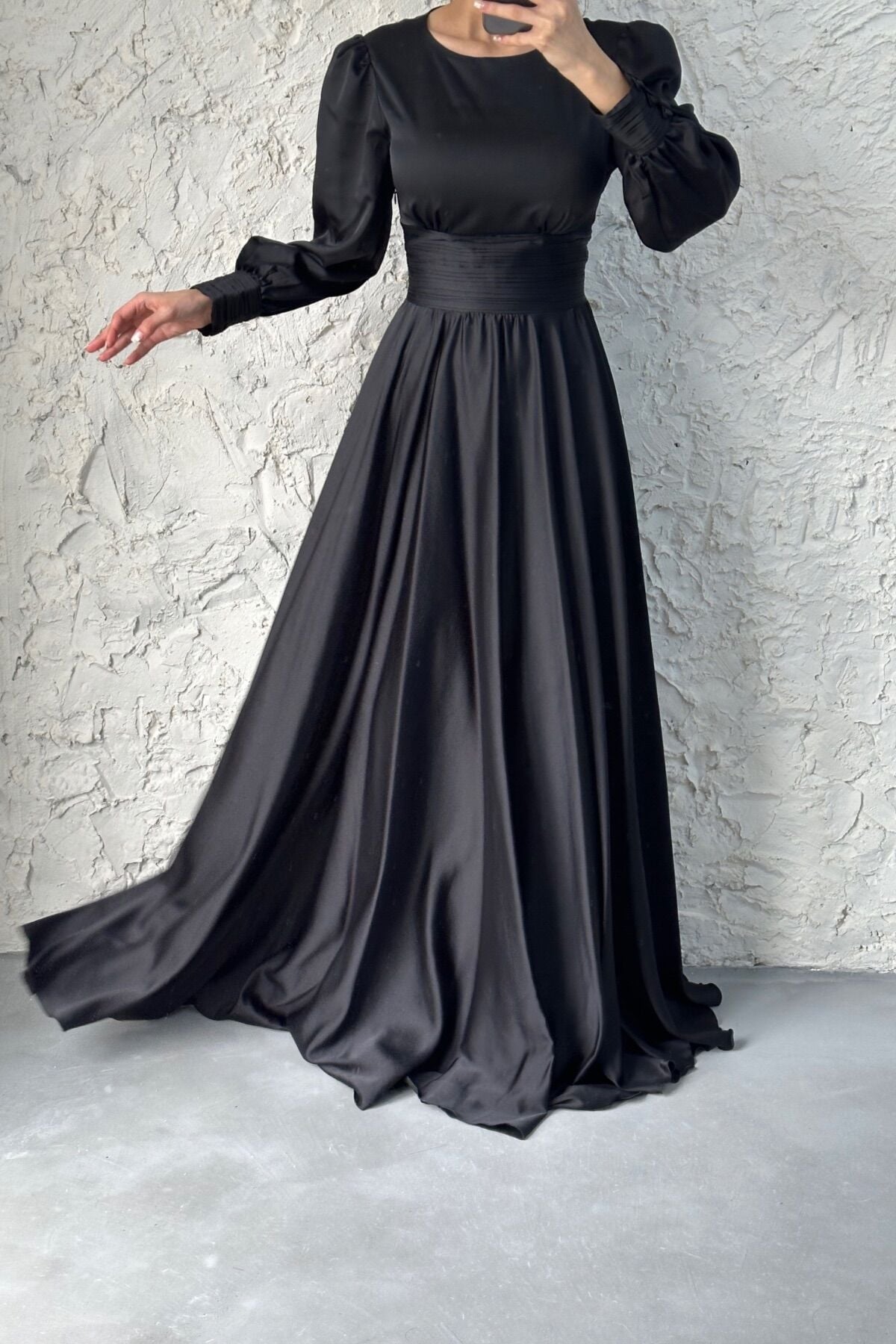 Büyüleyici Saten Kuşaklı Tesettür Abiye-Siyah