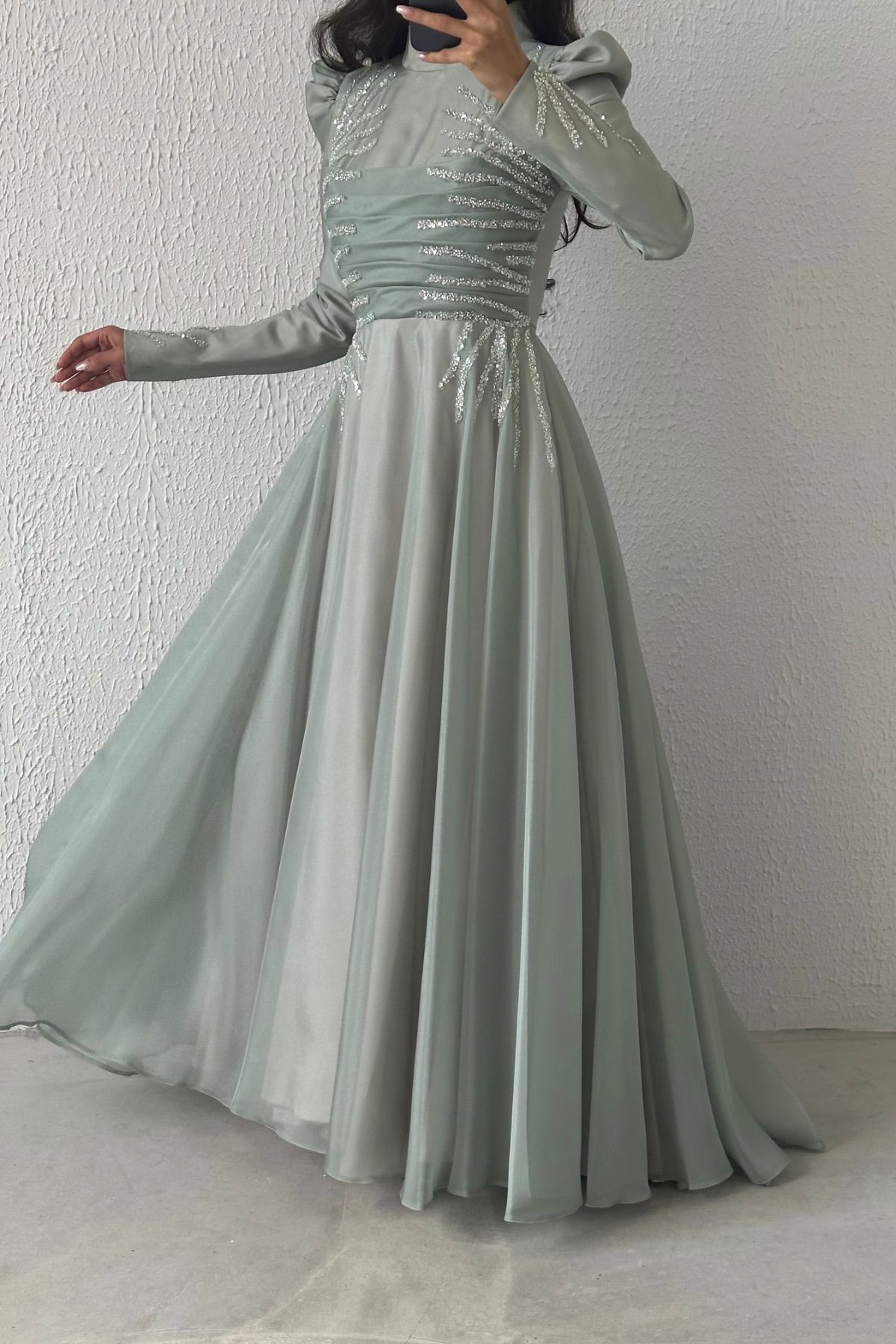 Zarif Taş İşlemeli Piliseli Organze Tesettür Abiye Mint Yeşili