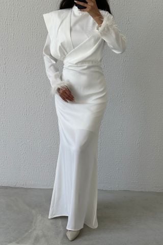 Tüy Zarafeti: Omuz Detaylı Saten Tesettür Abiye Ekru