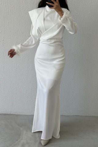 Tüy Zarafeti: Omuz Detaylı Saten Tesettür Abiye Ekru