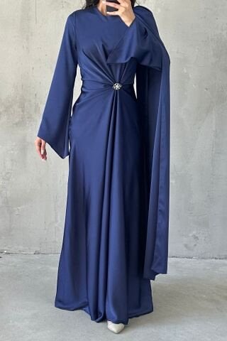 Akıcı Kumaş Ve Broş Detaylı Saten Tesettür Abiye Lacivert