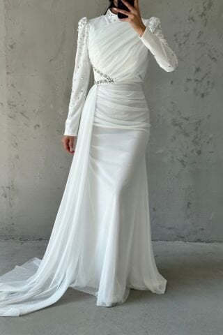 Eşsiz Süslemeli Kuyruklu Tesettür Abiye Ekru