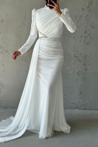 Eşsiz Süslemeli Kuyruklu Tesettür Abiye Ekru