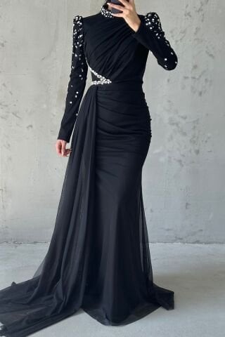 Eşsiz Süslemeli Kuyruklu Tesettür Abiye Siyah