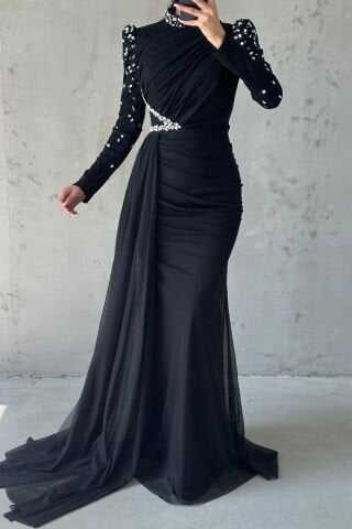 Eşsiz Süslemeli Kuyruklu Tesettür Abiye Siyah