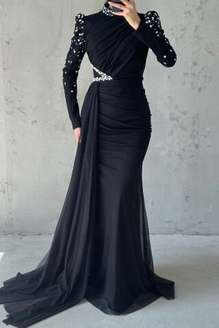 Eşsiz Süslemeli Kuyruklu Tesettür Abiye Siyah