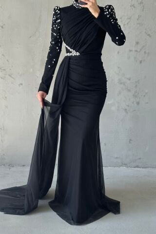 Eşsiz Süslemeli Kuyruklu Tesettür Abiye Siyah