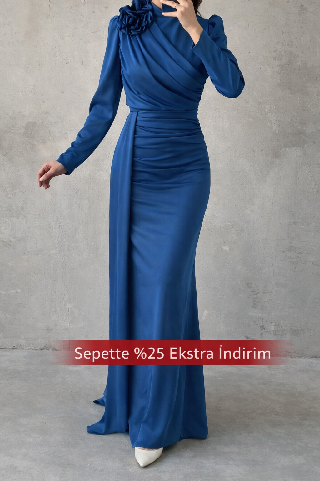 Omuzdan Çiçek Detaylı Drapeli Saten Tesettür Abiye İndigo