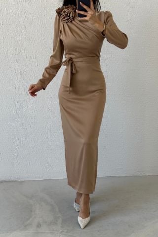 Gül Broş Detaylı Saten Tesettür Abiye Taş Rengi