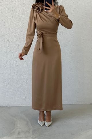 Gül Broş Detaylı Saten Tesettür Abiye Taş Rengi