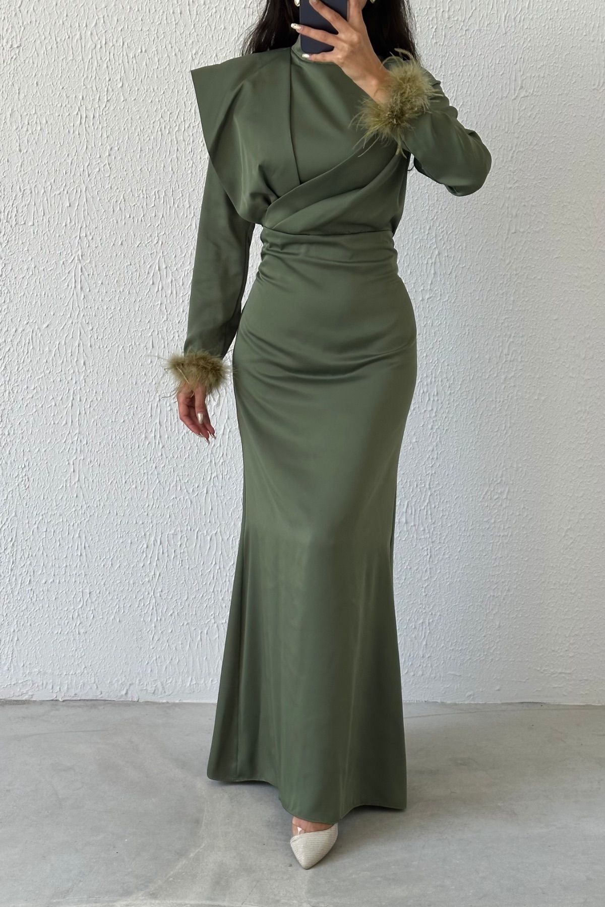 Feather Elegance: Shoulder Detailed Satin Hijab Evening Dress Khaki