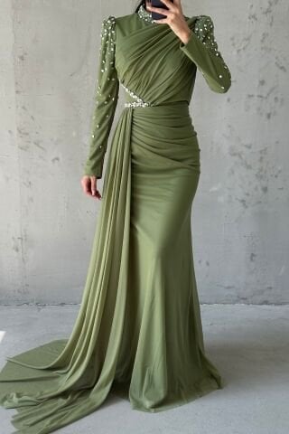 Eşsiz Süslemeli Kuyruklu Tesettür Abiye Haki