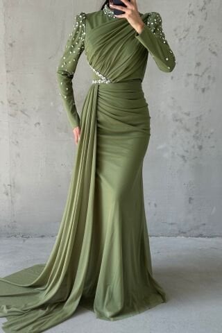 Eşsiz Süslemeli Kuyruklu Tesettür Abiye Haki