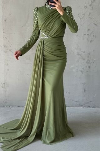 Eşsiz Süslemeli Kuyruklu Tesettür Abiye Haki