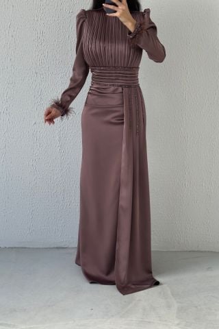Üstü Ve Kuşağı Pliseli Saten Tesettür Abiye Vizon