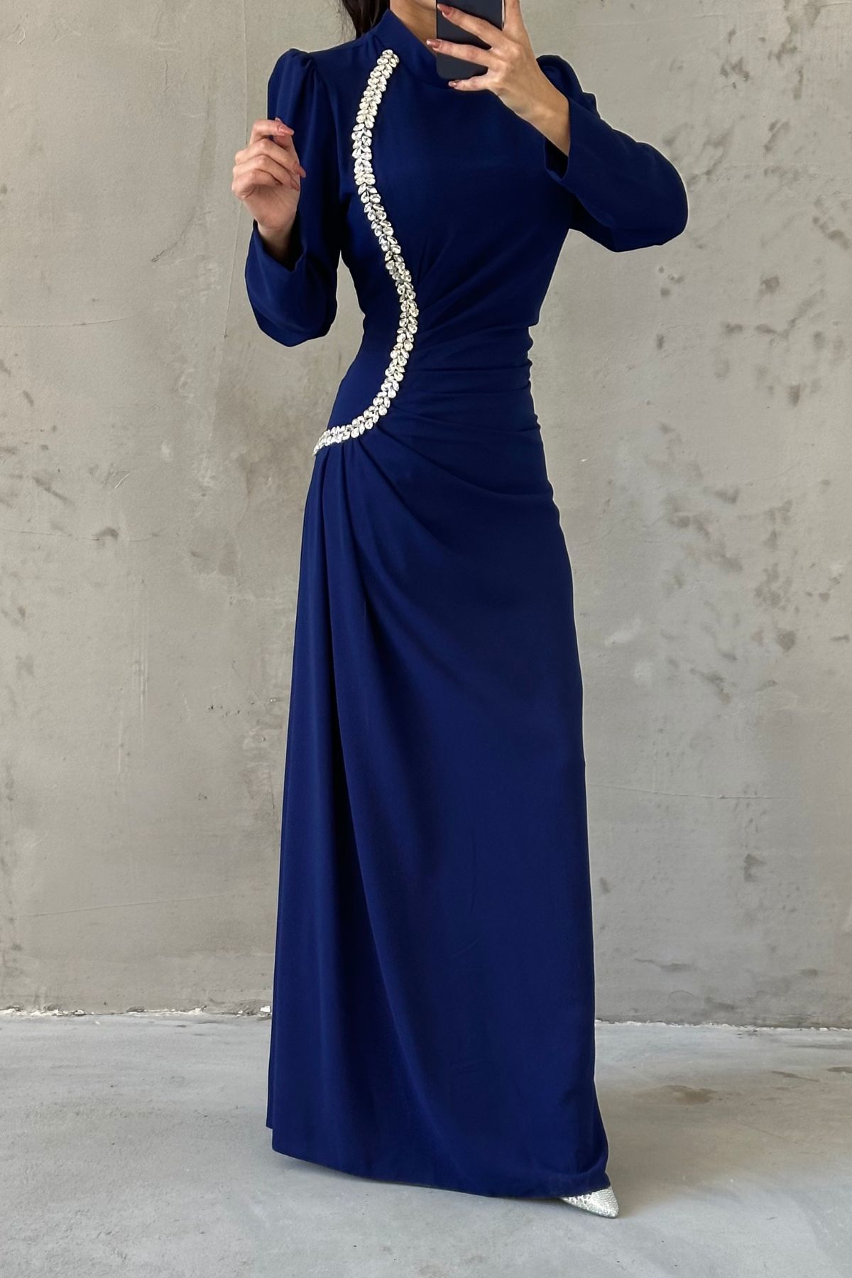 Elegant Stone Detailed Pleated Crepe Hijab Evening Dress Navy Blue