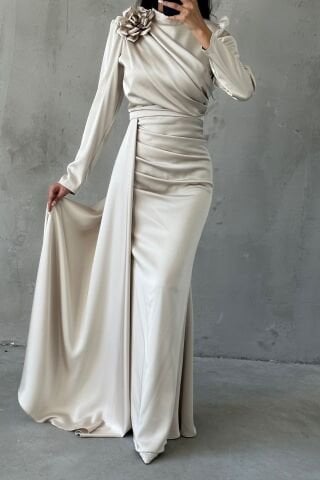 Omuzdan Çiçek Detaylı Drapeli Saten Tesettür Abiye Taş