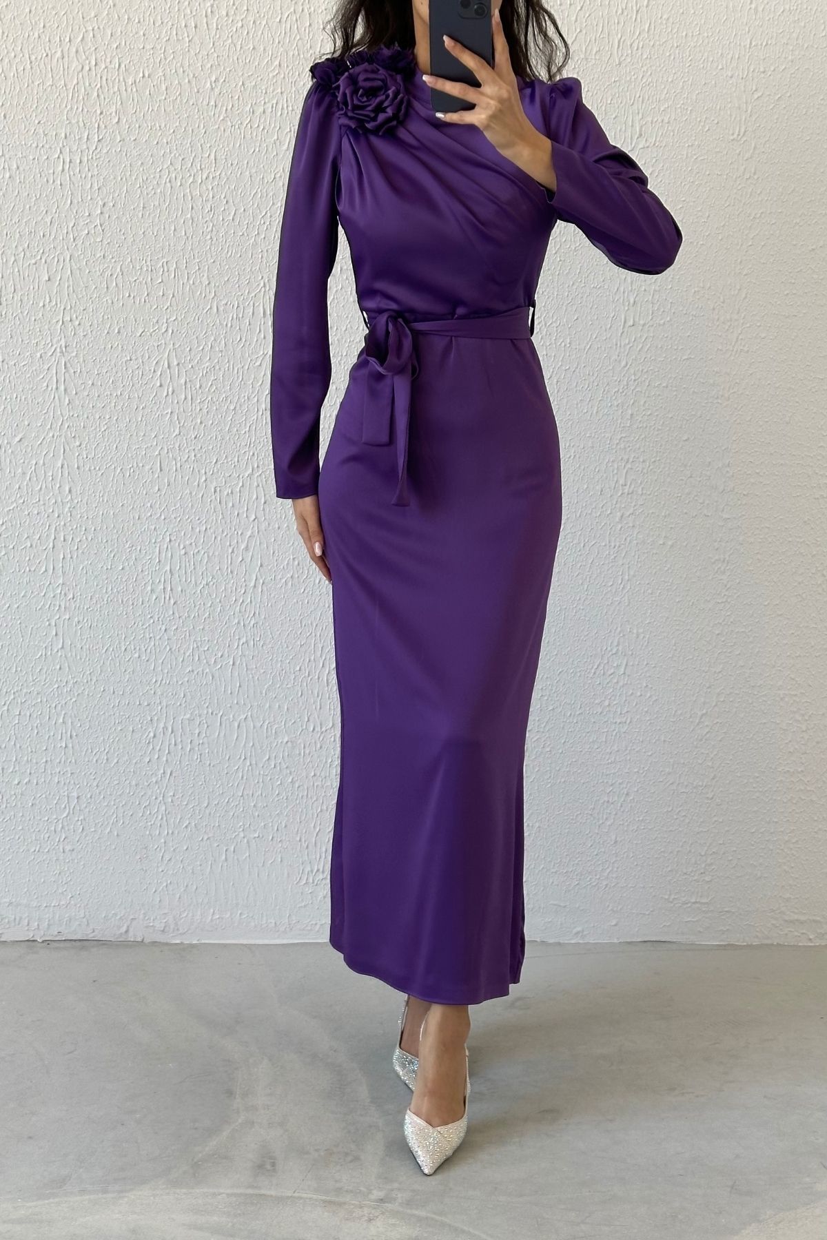 Gül Broş Detaylı Saten Tesettür Abiye Mor
