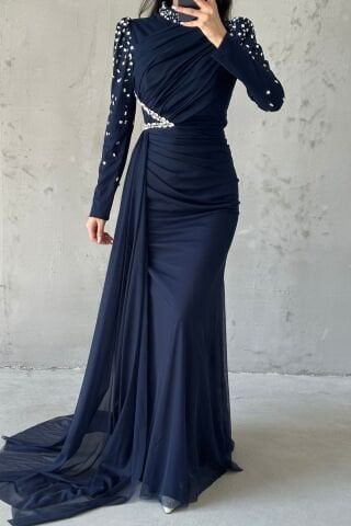 Eşsiz Süslemeli Kuyruklu Tesettür Abiye Lacivert