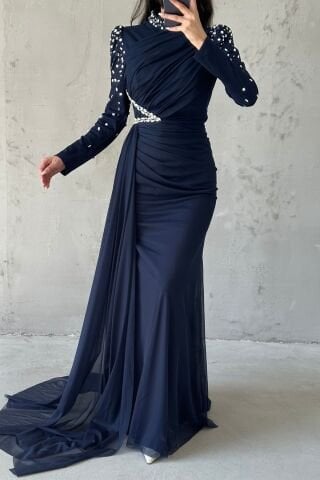 Eşsiz Süslemeli Kuyruklu Tesettür Abiye Lacivert