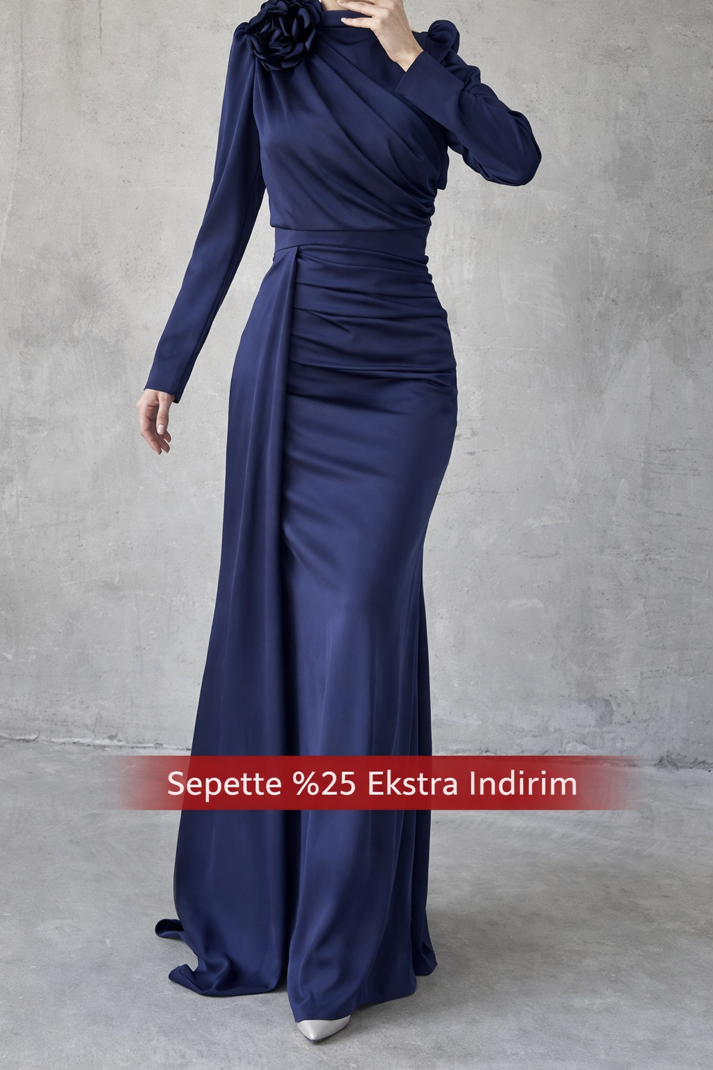 Omuzdan Çiçek Detaylı Drapeli Saten Tesettür Abiye Lacivert
