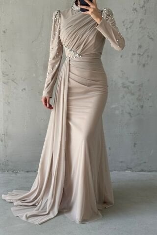 Eşsiz Süslemeli Kuyruklu Tesettür Abiye Krem