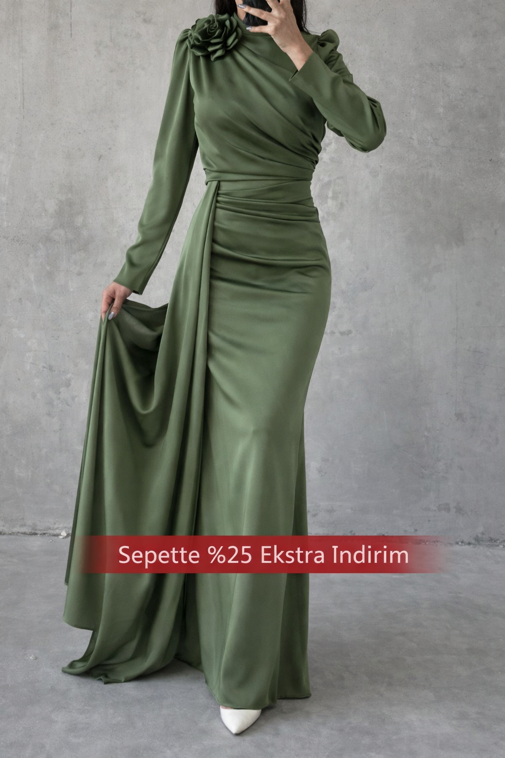 Omuzdan Çiçek Detaylı Drapeli Saten Tesettür Abiye Haki