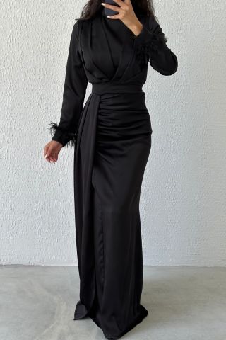 İhtişamlı Zarafet: Kuyruk Detaylı Tüylü Saten Tesettür Abiye Siyah