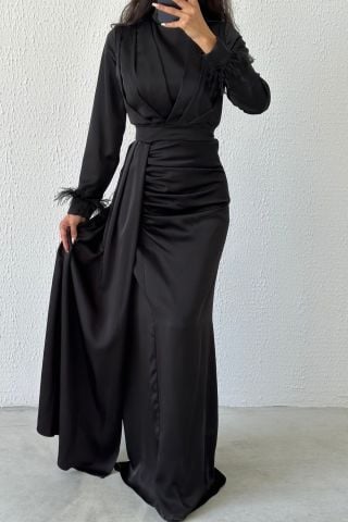 İhtişamlı Zarafet: Kuyruk Detaylı Tüylü Saten Tesettür Abiye Siyah