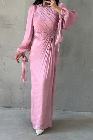 İncilerle Süslenmiş Zarif Tesettür Abiye Toz Pembe