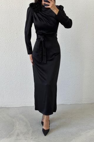 Gül Broş Detaylı Saten Tesettür Abiye Siyah