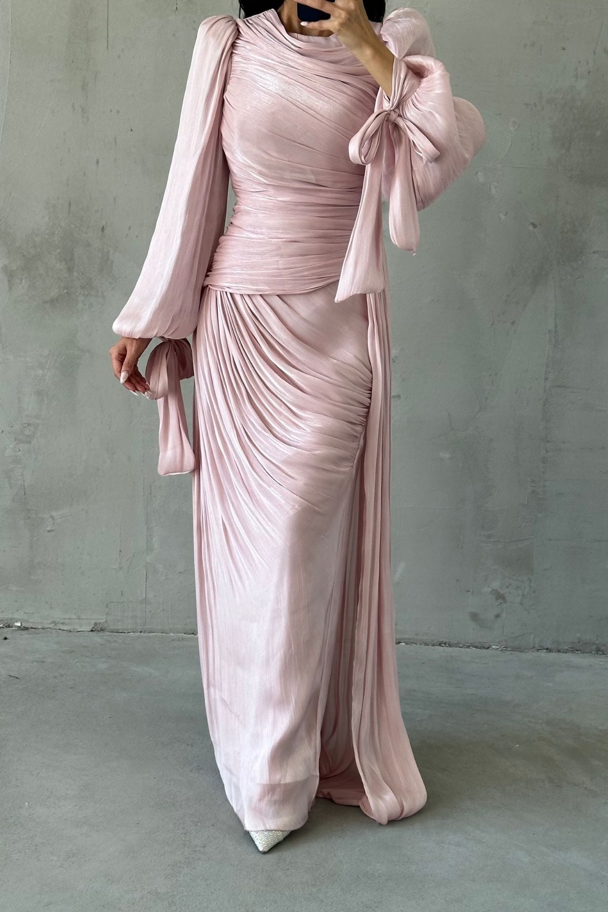 Flowing Fabric Tail Detailed Hijab Evening Dress Powder