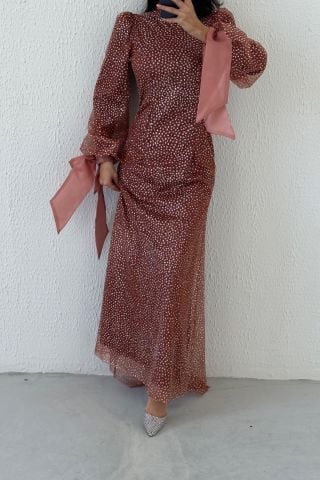 Şık Tasarım Kol Ucu Bağlamalı Pudra Tesettür Abiye