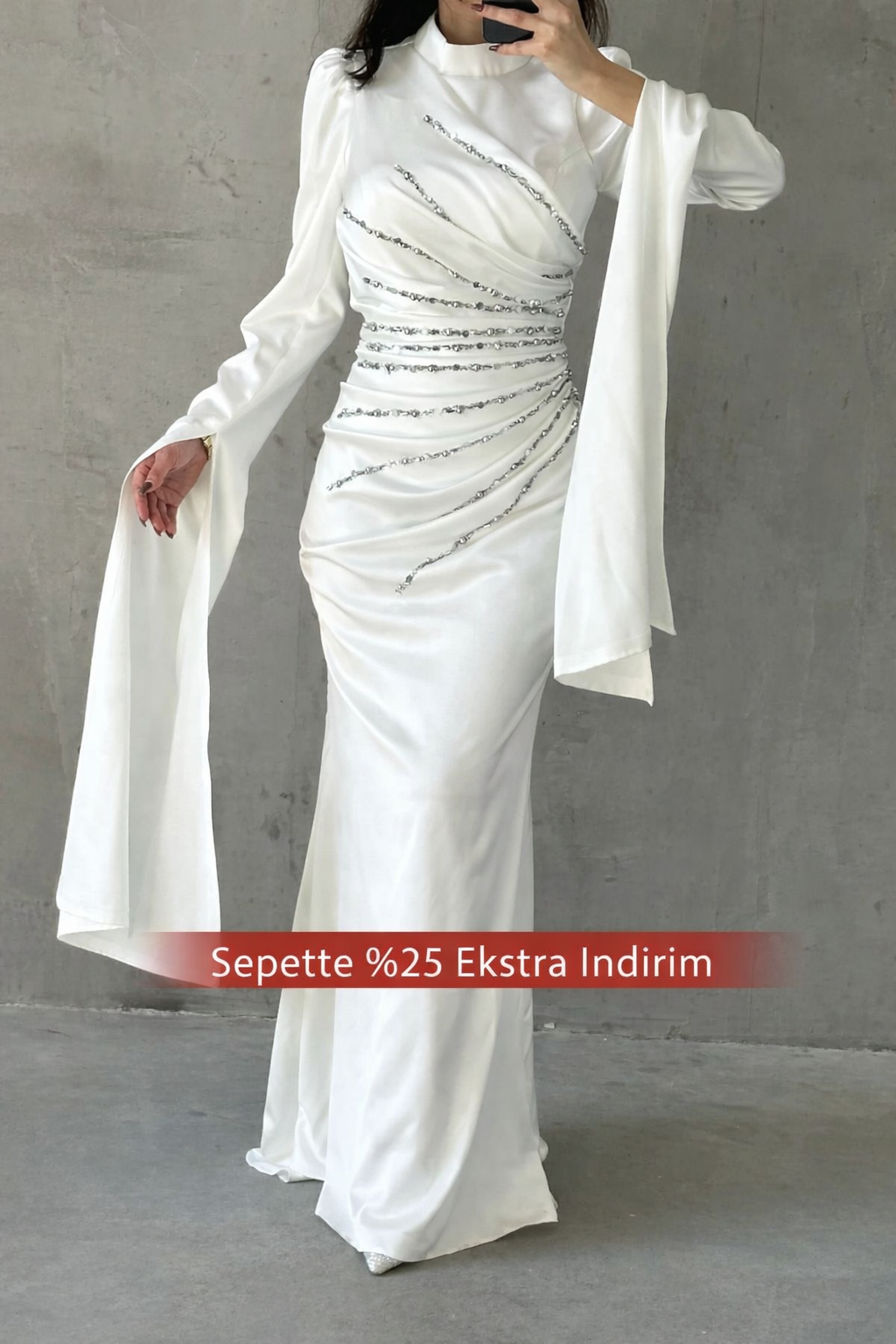 Eşsiz Kol Tasarımıyla Saten Tesettür Abiye Beyaz