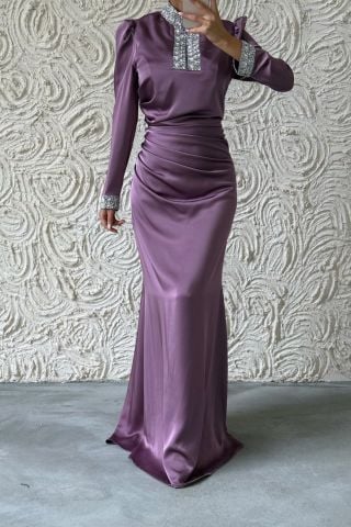 Jeweled Elegance: Satin Hijab Evening Dress with Sleeves and Stone Collar Lilac