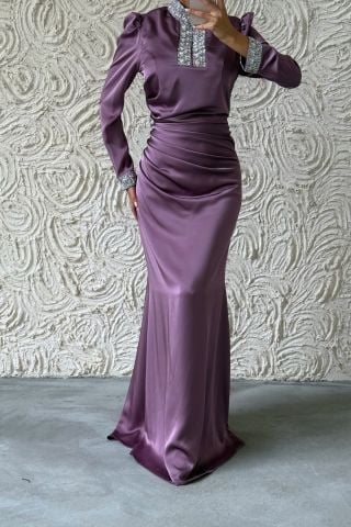 Jeweled Elegance: Satin Hijab Evening Dress with Sleeves and Stone Collar Lilac