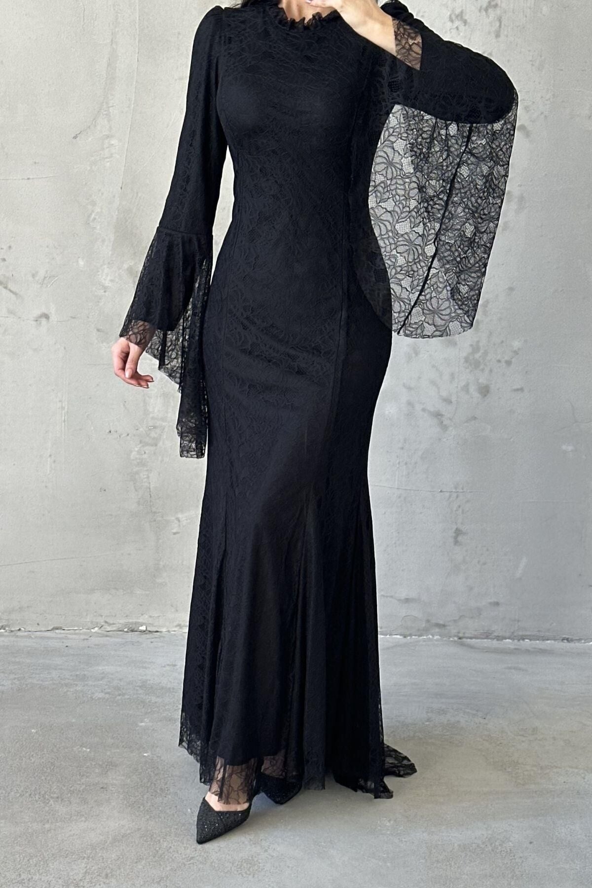 فستان سهرة أسود من نهير حجاب