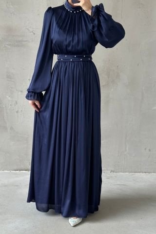 Akıcı Saten Kumaş İnci Detaylı Tesettür Abiye Lacivert