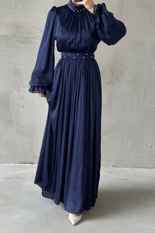 Akıcı Saten Kumaş İnci Detaylı Tesettür Abiye Lacivert