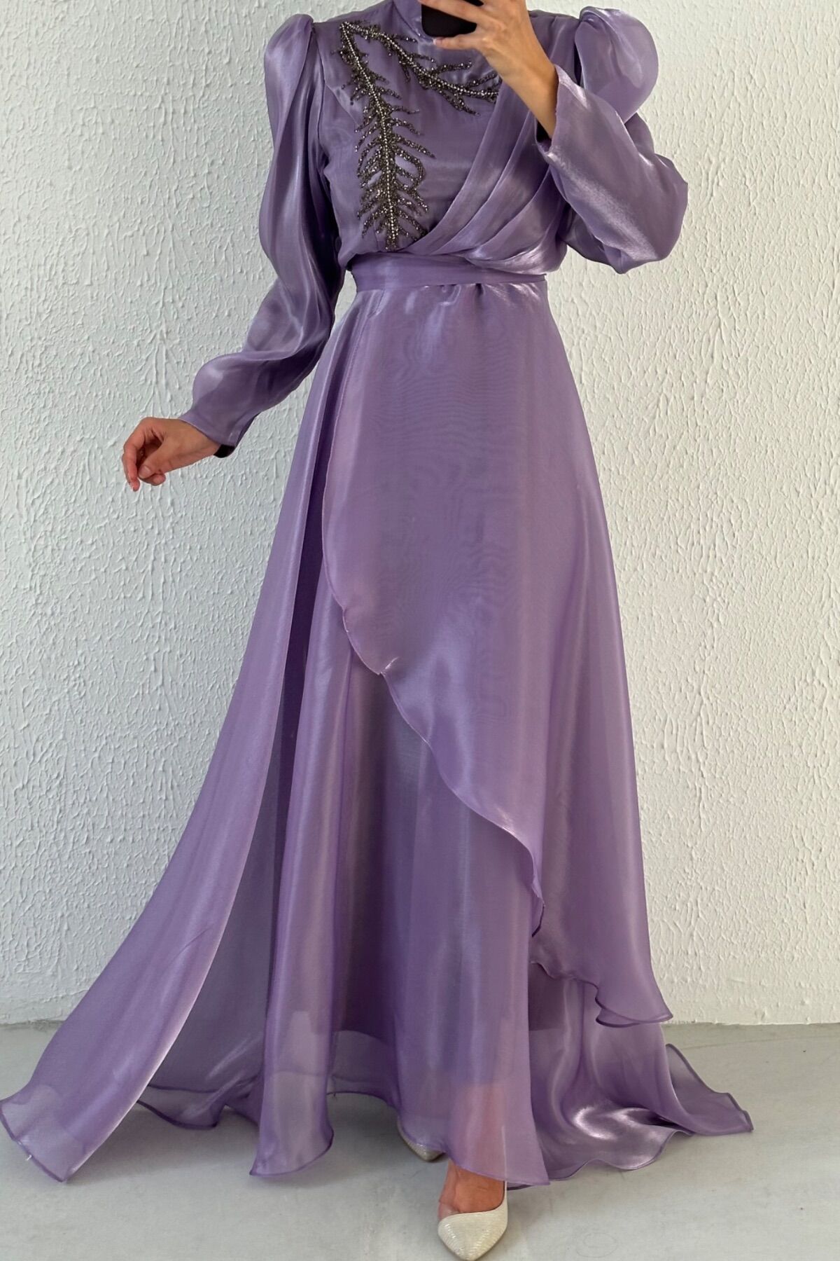 Omuzdan Taşlı Fırfırlı Janjan Tesettür Abiye Lila