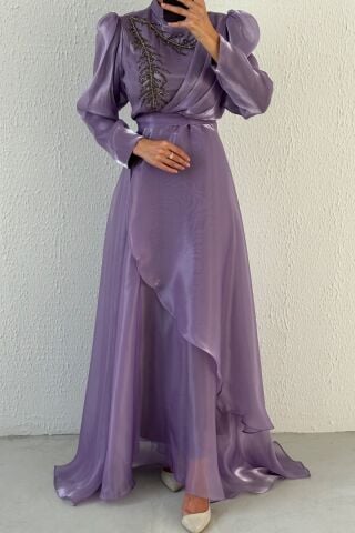 Omuzdan Taşlı Fırfırlı Janjan Tesettür Abiye Lila