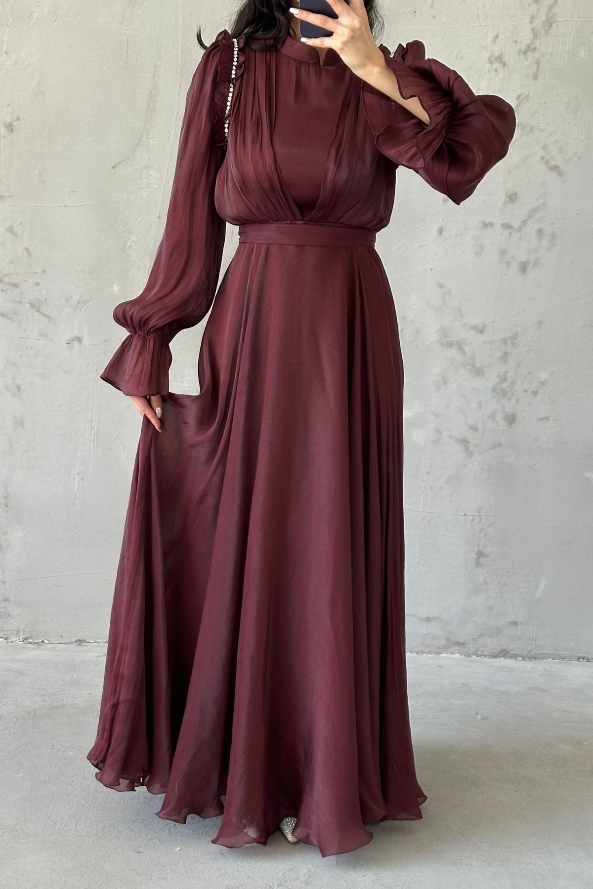 Zarif Kol Detaylı Janjan Tesettür Abiye Kahverengi